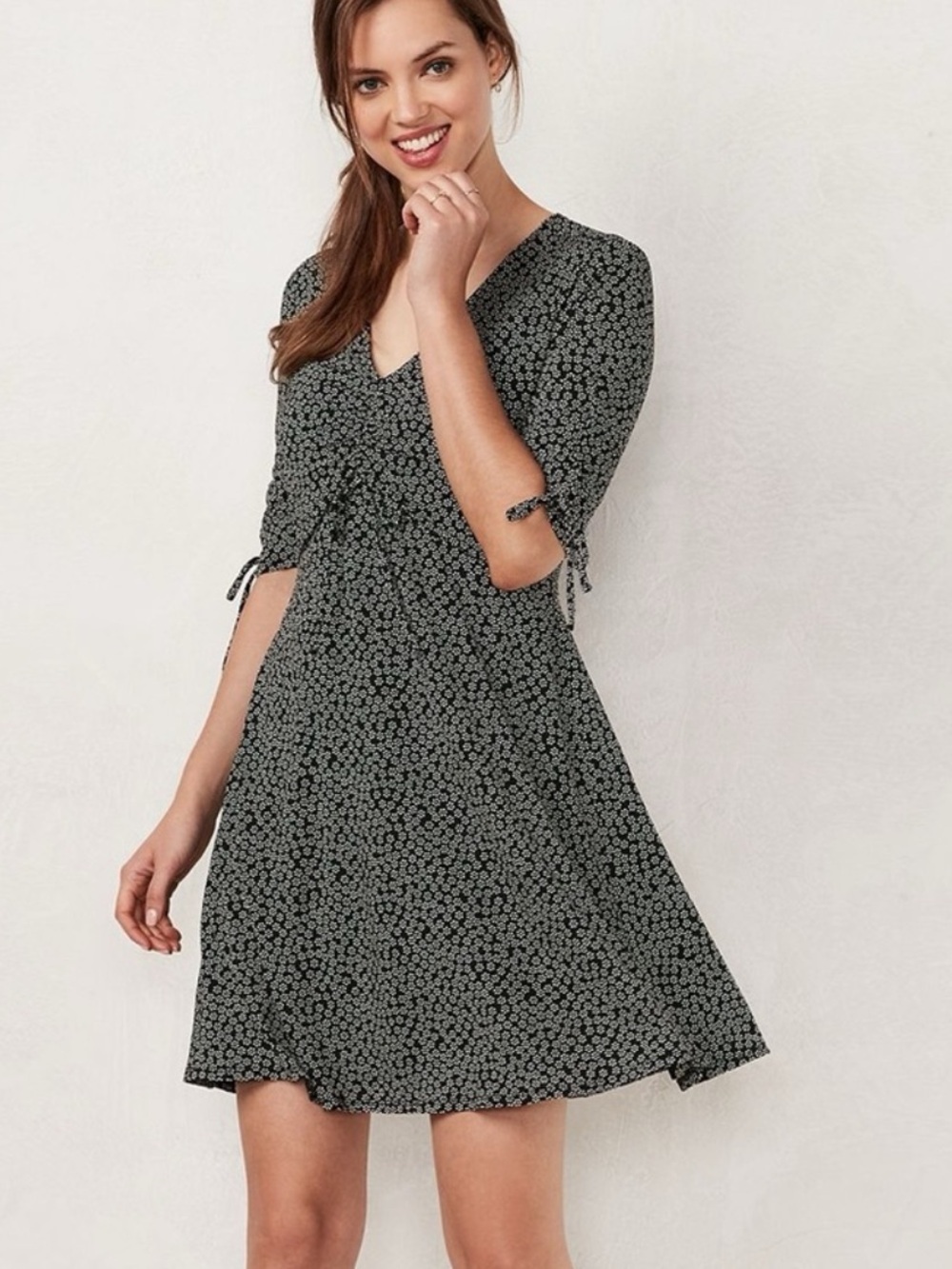 LC Lauren Conrad Black Floral V-Neck Ruched Short Sleeve Dress S